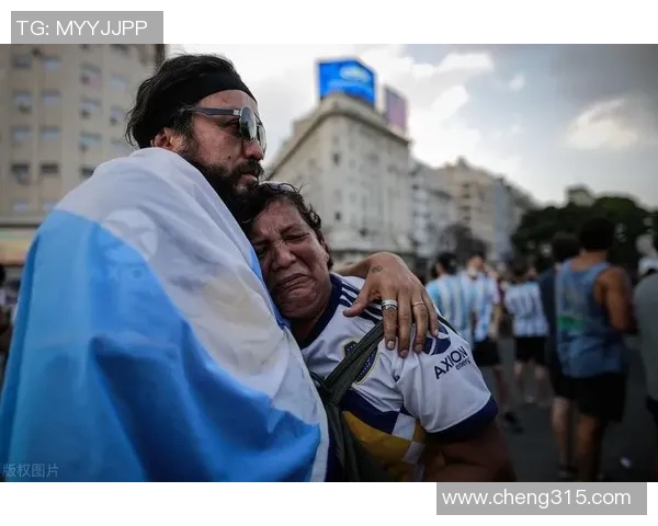 足坛巨星离世引全球哀悼球迷缅怀辉煌生涯与不朽传奇 足坛巨星离世引全球哀悼球迷缅怀辉煌生涯与不朽传奇