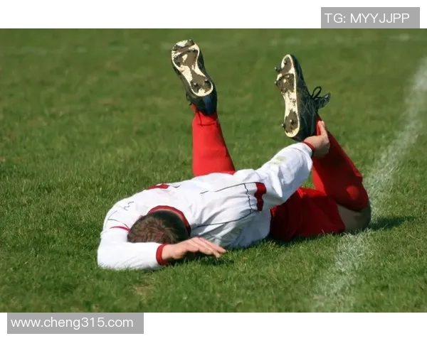 足球场上吐痰大赛 球星们的另类瞬间与场外争议 足球场上吐痰大赛 球星们的另类瞬间与场外争议